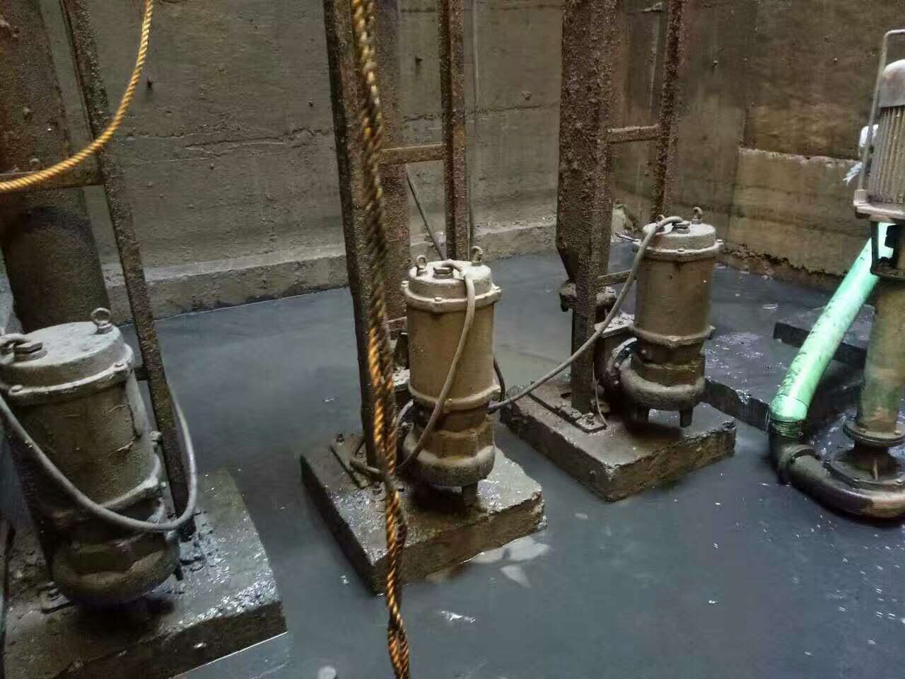 松桃污水池清理